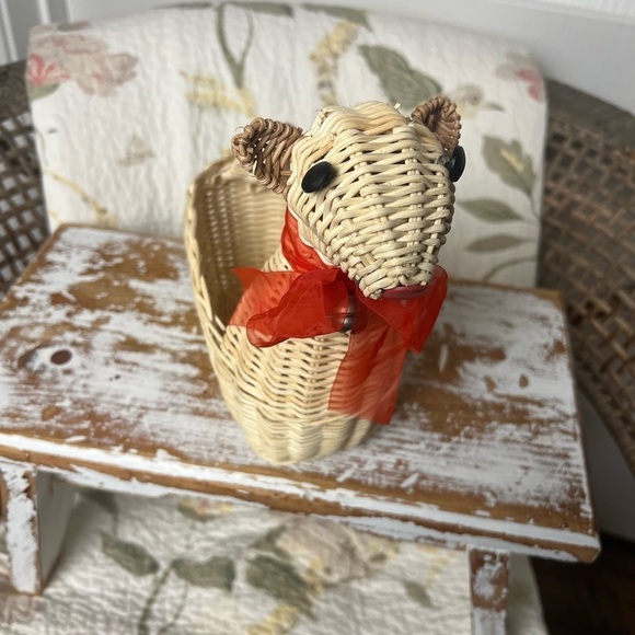 Vintage reindeer, wicker basket - Picture 3 of 5